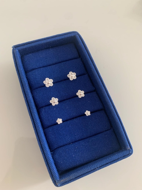 BRINCO TRIO FLORZINHAS CRAVEJADAS
