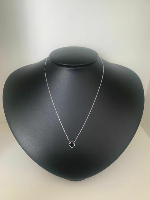 COLAR TREVO PRETO