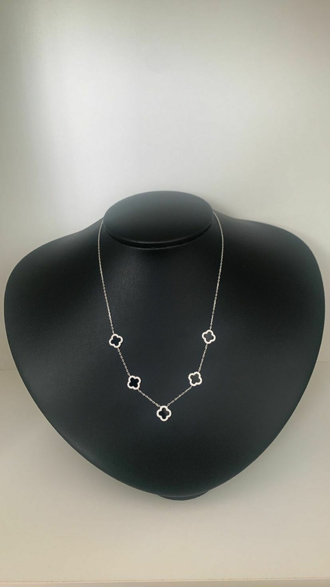 COLAR TREVOS CRAVEJADOS PRETO