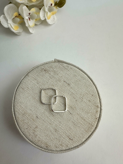 BRINCO ARGOLA QUADRADO 1,6cm