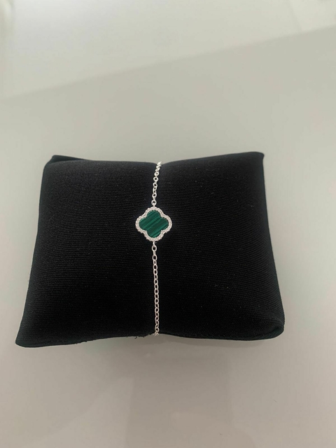 PULSEIRA TREVO VERDE CRAVEJADA