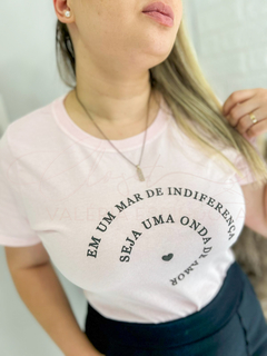 T-Shirt Estonada seja uma onda de amor 100% algodão - comprar online