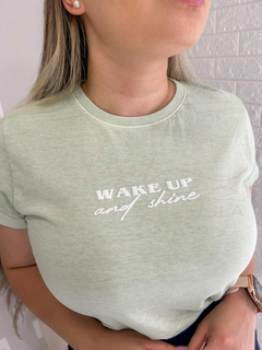 T-Shirt estonada wake up and shine - 100% algodão