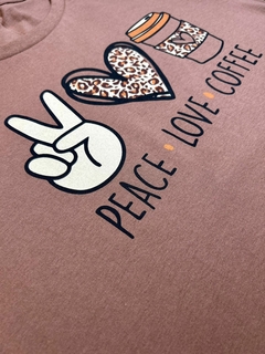 T-Shirt Peace, Love & Coffe 100% algodão