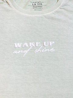 T-Shirt estonada wake up and shine - 100% algodão na internet