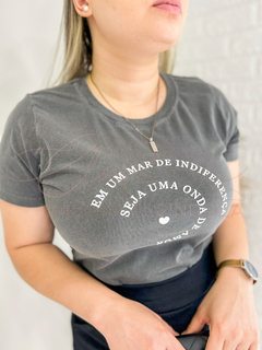 T-Shirt Estonada seja uma onda de amor 100% algodão na internet