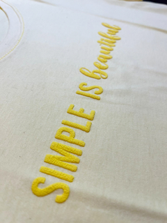 T-Shirt Simple is Beautiful - comprar online