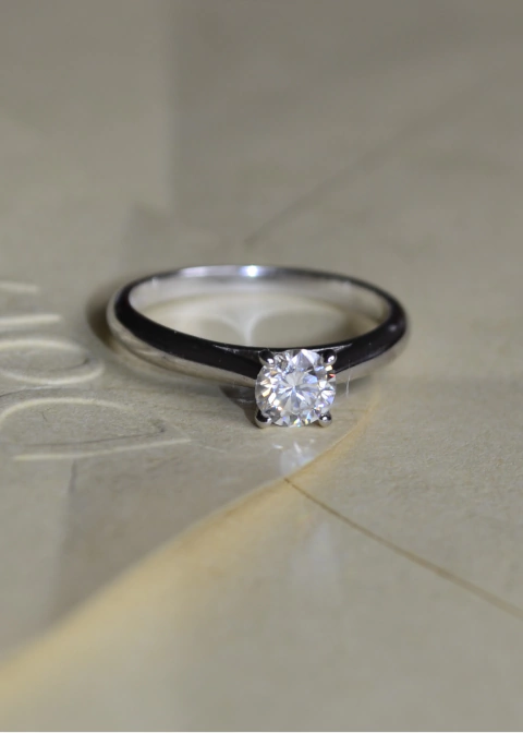 Anel Solitário Prata 925 com Banho de Ródio Pedra Moissanite 0.5ct - comprar online