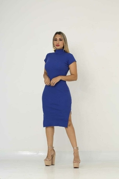 Apenas Atacado - Vestido Feminino Midi Com Gola Alta E Fenda Lateral - Rocha Forte Modas