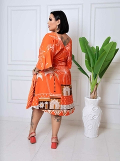Vestido Plus Size Midi Soltinho com Estampa/Liso