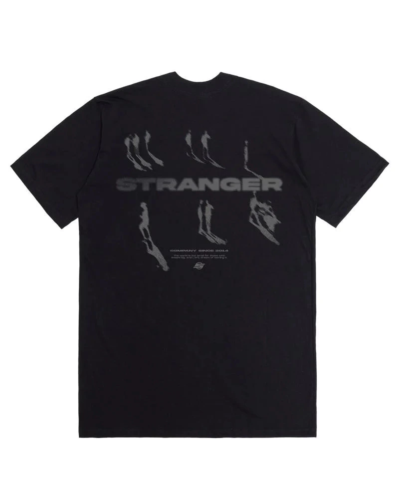 Camiseta Stranger World Is Too Small - Preta