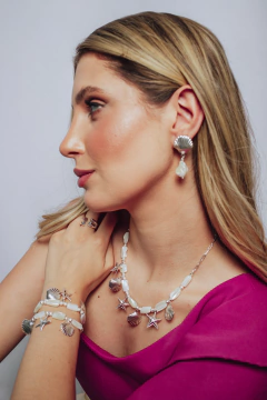 Pulseira Madrepérola com Pingente Concha e Estrela Dourado/Prata - comprar online