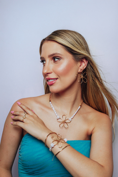 Pulseira Corda Flor Contorno Dourado - comprar online