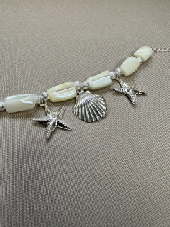 Pulseira Madrepérola com Pingente Concha e Estrela Dourado/Prata - Permita-se Acessórios
