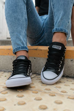 Imagen de Converse eco cuero negro con y sin plataforma