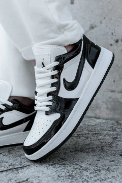 Jordan low blanco y negro charol