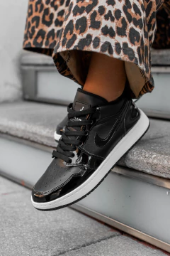 Jordan low negras charol - comprar online