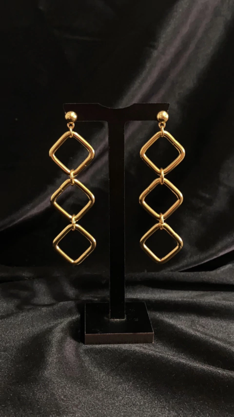 BRINCO SQUARE DOURADO