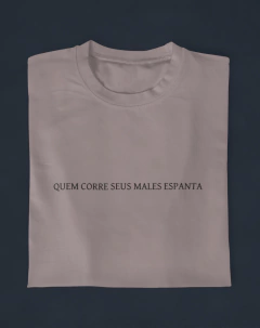 Camiseta Espantar Os Males na internet