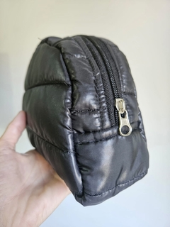 Portacosmetico puffer negro - tienda online
