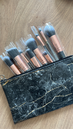 Set de 10 brochas + estuche marmolado negro