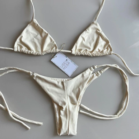 Cortininha com calcinha de argola off white