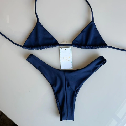 Cortininha com asa delta borboleta azul marinho