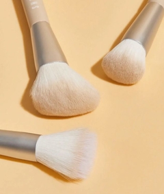 Imagen de SHEGLAM GLAM 101 FACE ESSENTIALS BRUSH SET WITH BAG