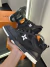 LV Skate Black na internet