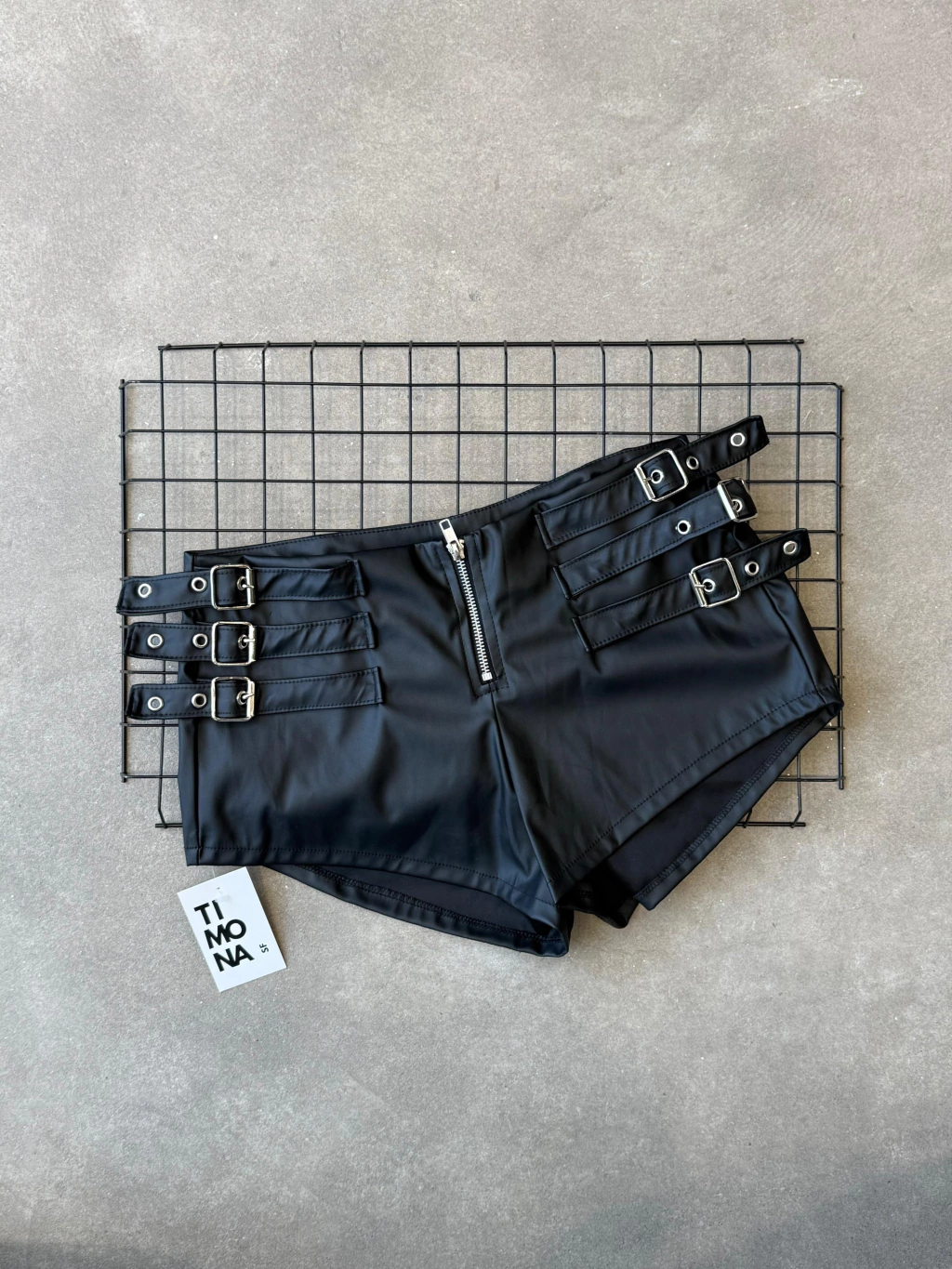 Short simil cuero CALU
