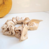 Scrunchies laços bege clássicos