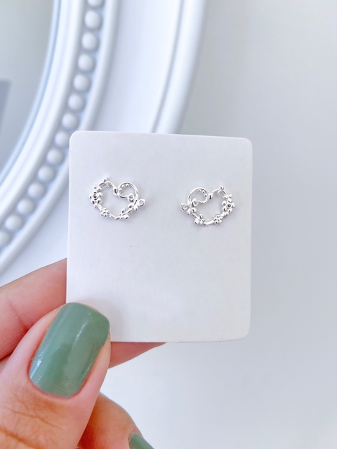 Brinco de coração com borboleta