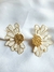 Brinco Flor - perolado - comprar online