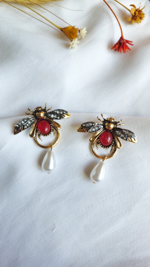 Brinco vintage Abelha pérola - comprar online