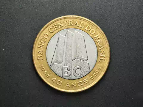 V597 - Moeda de 1 real de 2005, MBC/Sob, Comem. 40 anos Banco Central, bimetálica, 27mm