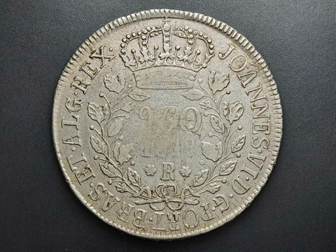 P477 - Moeda de 960 réis de 1819R, prata 917, 26,7gr, 40mm, recunho 1 Peso Chile Independente 1818, variante 1A