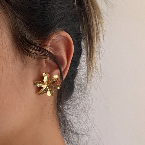 BRINCO FLOR MAXXI DOURADO