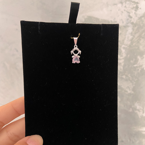 PINGENTE MENINA COM PEDRA CORAÇÃO ZIRCÔNIA ROSA PRATA - comprar online