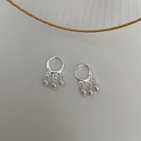 BRINCO ARTICULADO TRIO DE PÉROLAS PRATA