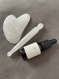 Gua Sha Corazón + Stick Reflexología + Aceite de Jojoba Orgánico de Regalo - comprar online