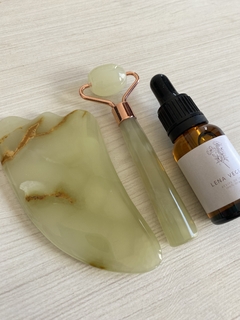 PROMO KIT GUA SHA NUBE + MINI ROLLER PIEDRAS ÓNIX + ACEITE DE JOJOBA DE 15 ml