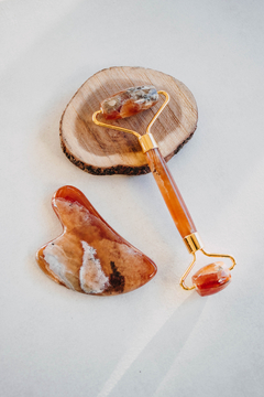 KIT GUA SHA + RODILLO DOBLE CABEZAL ÓNIX ROJO TOLAR - comprar online