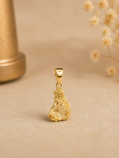 Pingente Pepita P - Banhado a Ouro