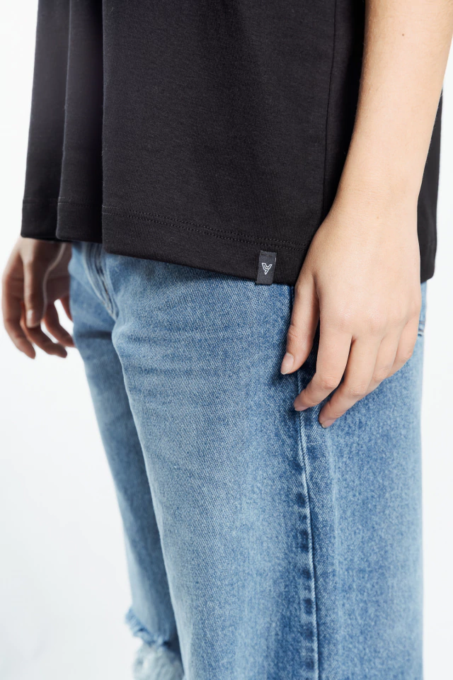 REMERA ROSE BORD RLX BLACK — imagen 3