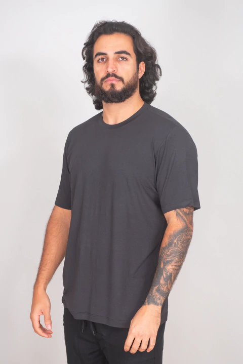 Camiseta preta Modal masculina da Coleção Nova, modelo com manga curta e caimento confortável.