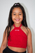 Criança sorrindo usando Cropped Amarração Pescoço Vermelho Infantil.