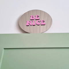 Cuadro espejado Be Nice