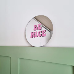 Cuadro espejado Be Nice en internet