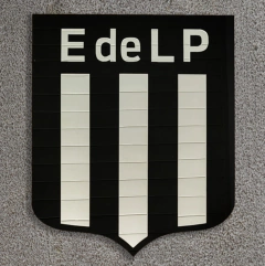 Escudo Estudiantes Black & Silver Edition - comprar online