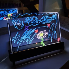 Pizarra Led Mágica con base, paño, fuente y marcadores en internet